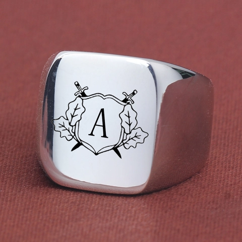 Chevalière Homme Acier Titane Vintage Blason Héraldique Bouclier Doubles Épées Initiale Lettre A-Z Carrée Polie Bijoux