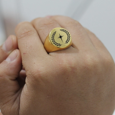 Men Vintage Stainless Steel Signet Ring Round Laser Engraved Laurel Wreath Star Pattern Punk Jewelry Steel Gold Black Rings