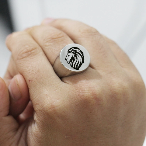 Vintage Lion Head Stainless Steel Signet Ring For Men Laser Engraved Round Punk Polished Band Ring Biker Jewelry Gift