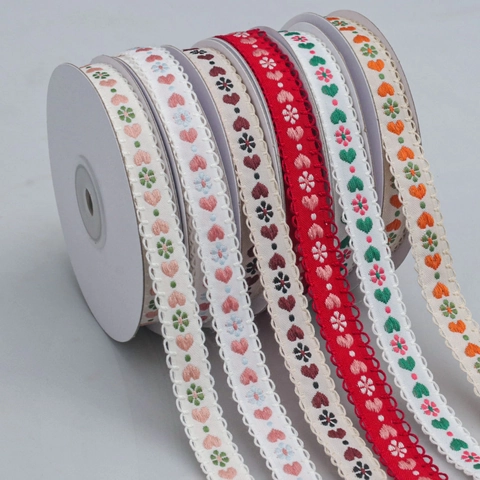 Nastro Jacquard Ricamato a Cuore e Fiori Con Bordo in Pizzo Festonato per Cucito Fai da Te Borse Confezioni Regalo