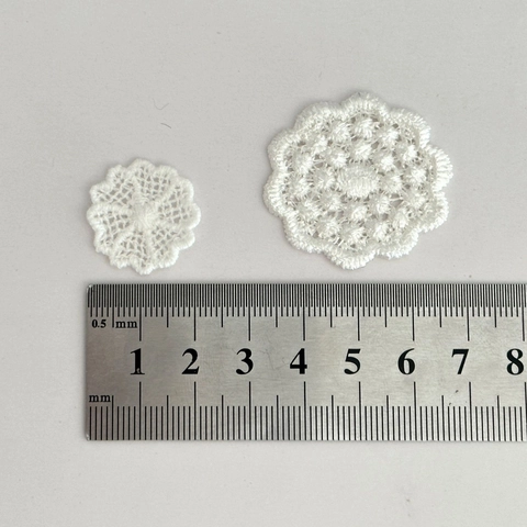 Weiße Gehäkelte Blumen Aufnäher Baumwolle Polyester Wasserlösliche Bestickte Florale Dekorative Accessoire Für Kleidung DIY