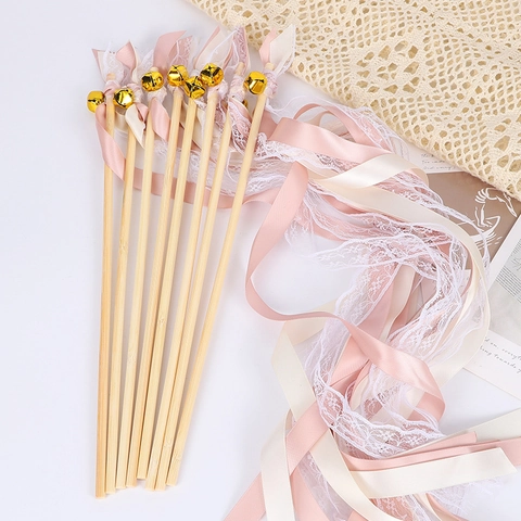 Hochzeit Zauberstäbe Mit Glocke Bunte Satinband Spitze Streamer Fairy Sticks Für Hochzeit Party Feier Dekorationen Holzstab