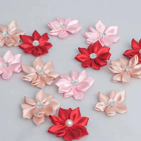 Fiori di Rosa in Nastro di Poliestere Fatti a Mano Con Centro di Perle Artificiali e Strass per Accessori Capelli Fai-da-Te