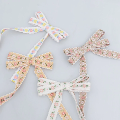 Nastro Ricamato con Piccoli Fiori Bordo Festonato in Poliestere Guarnizione Decorativa per Artigianato Fai da Te Fiocchi Regalo Casa