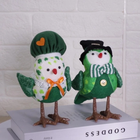 Ornement Oiseau Lumineux de la Saint-Patrick Avec Lumière LED Motif Trèfle Vert Figurine d'Oiseau Décoration de Table