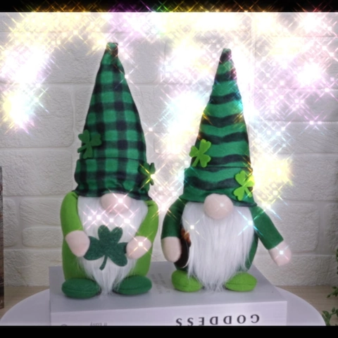 Gnomo di Peluche per San Patrizio Decorazione Svedese Tomte Nisse Con Trifoglio Cappello a Righe Quadri Arredo Irlandese