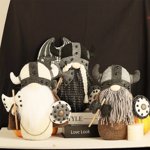 Viking Piraat Kabouter Pluche Pop Handgemaakte Noordse Krijger Dwerg Ornament Met Gehoornde Helm Schild Bijl Voor Kerstmis Home Party Decor