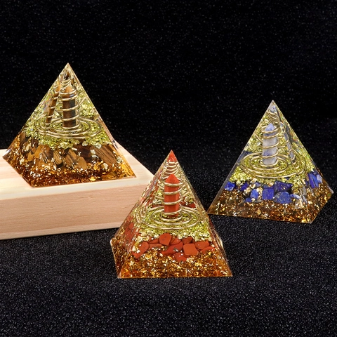 Handgefertigte Orgonit Pyramide Heilkristall Harz Tischdeko Mit Naturstein Kupferspule Goldfolie Spirituelle Wohndeko
