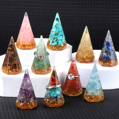 Dekorativer Ringhalter Aus Harz In Sechseckkegelform Mit Halbedelsteinchips Und Goldfolie Geometrischer Pyramidenständer Für Heim Und Büro