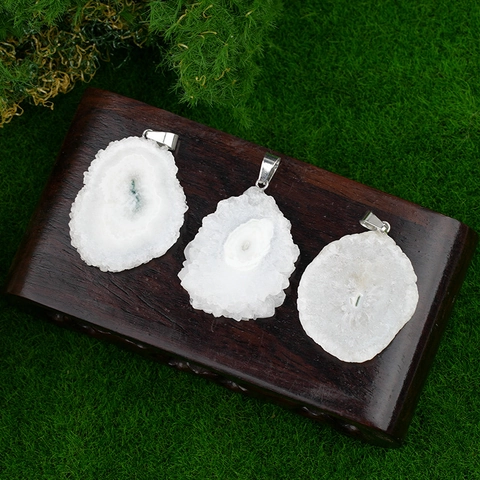 Natural Crystal Agate Geode Slice Sunflower Pendant Necklace For Women Polished Druzy Quartz Boho Healing Stone Jewelry