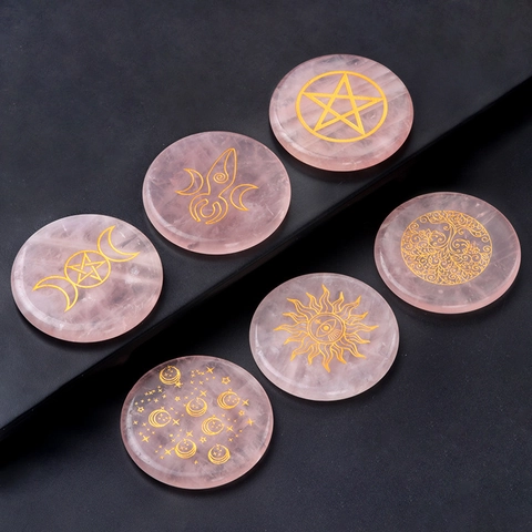 Ornamento de Piedra de Energía Redonda de Cuarzo Rosa Natural Grabado en Oro Árbol de la Vida Pentagrama Triple Luna Piedra
