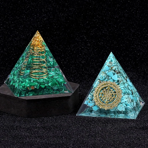 Orgonit Pyramide Energiegenerator Heilung Natur Malachit Türkis Stein Harz Tischschmuck Spirituelle Meditation Pyramide