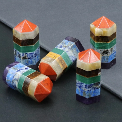 Pointe Hexagonale en Cristal Naturel 7 Chakra Tour de Pierre de Guérison pour Méditation Yoga Reiki Décoration de Bureau Polie à Couches
