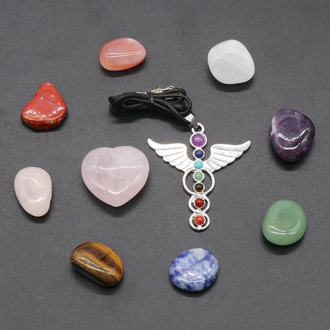 Naturkristall 7 Chakra Heilsteine Set Mit Engelsflügel Anhänger Halskette Herz Rosenquarz Für Meditation Geschenk Schmuckschatulle
