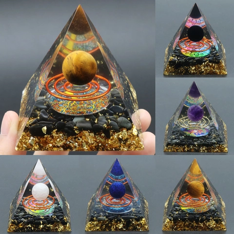 Piramide di Orgone Generatore di Energia in Pietra Naturale di Cristallo Curativo Con Bobina in Rame Foglia Oro Resina Ornamento da Scrivania per Casa Ufficio Regalo Mistico