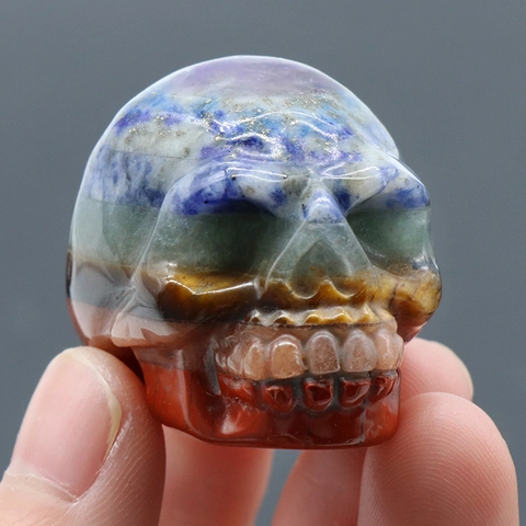 Natürlicher Regenbogen Kristall Totenkopf Schnitzerei Handpolierter 7 Chakra Stein Skelett Kopf Halloween Deko Ornament