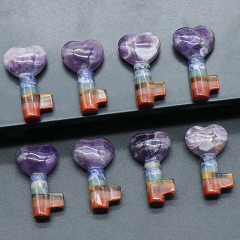 Colgante de Llave de Corazón de Piedra Natural Siete Chakras Cristal Sanación Amatista Llave de Forma de Corazón para Meditación Yoga