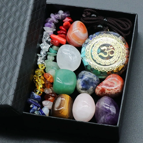 7 Chakra Kristall Heilstein Set Natur Amethyst Rosenquarz Yoga Meditation Orgon Anhänger Halskette Splitter Armband Geschenkbox