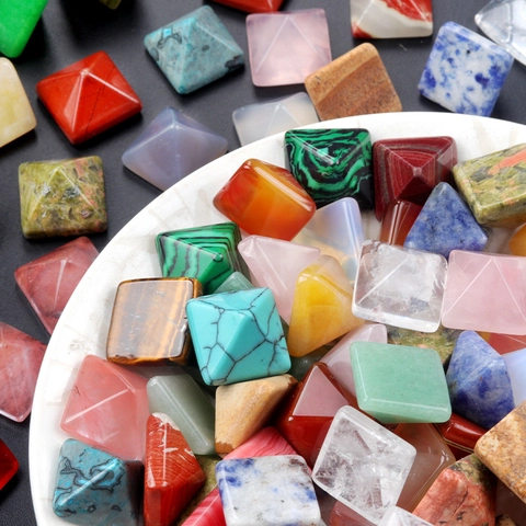 Cabochon de Pierre de Pyramide en Cristal Naturel Pierre d'Énergie Gemme 14mm Accessoires de Création de Bijoux DIY