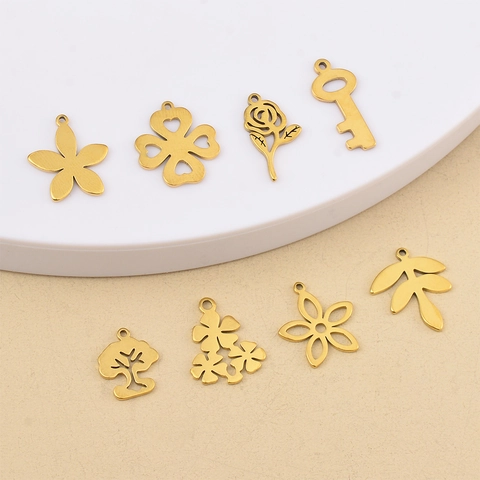 Beloques Pendentifs DIY en Acier Inoxydable Ajourés Fleur Trèfle Feuille Arbre Clé Rose pour Fabrication de Bijoux Or Argent