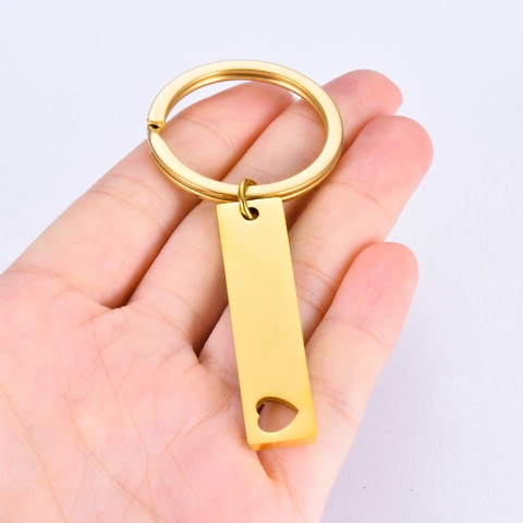 Llavero de Acero Inoxidable Geométrico Corazón Hueco Tira Larga Etiqueta de Metal Llavero para Mujeres Hombres Regalo