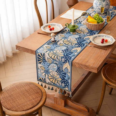 American Vintage Polyester Jacquard Table Runner With Tropical Botanical Leaf Flower Pattern Decorative Tassels Home Decor