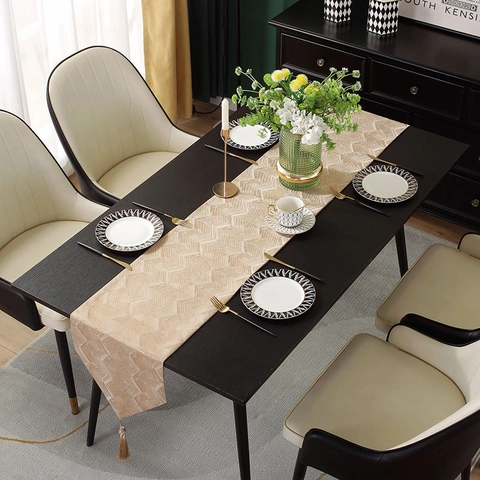 Modern Luxe Polyester Jacquard Tafelloper Met Kwasten Geometrische Golf Veer Patroon Decoratieve Tafelloper Voor Eetkamer Huis