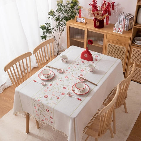 Chinese Wedding Style Rectangular Tablecloth With Red Embroidery Lucky Cloud Floral Pattern Tassel Edge Table Decor