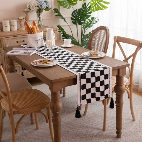 Chemin de Table Damier Nordique Avec Glands Noirs Nappe en Poliestere Jacquard Floral Géométrique Pour Décoration de Table de Maison