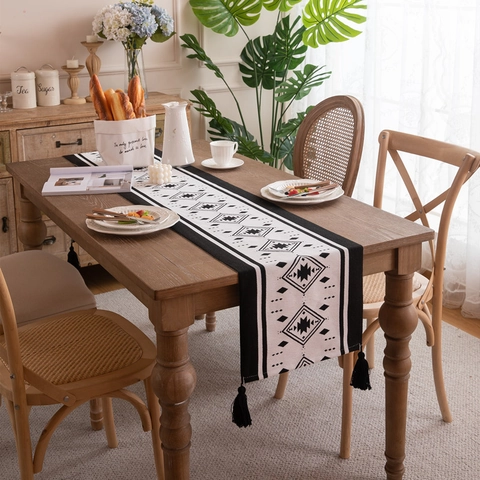 Chemin de Table Damier Nordique Avec Glands Noirs Nappe en Poliestere Jacquard Floral Géométrique Pour Décoration de Table de Maison
