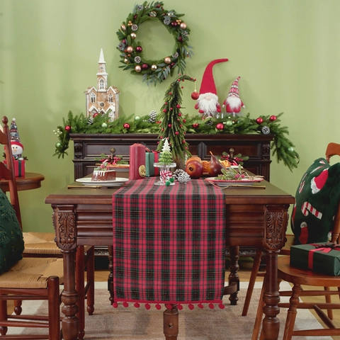 Runner da Tavolo Natalizio a Quadri in Poliestere Cotone Jacquard Rosso Verde Tartan Con Pompon Rossi Tovaglia Decorativa