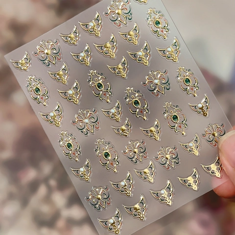 Retro Barock Chinesischer Stil 5D Relief Nagelaufkleber Gold Silber Bronzieren Künstliche Perle Schmetterling Muster Maniküre Decals