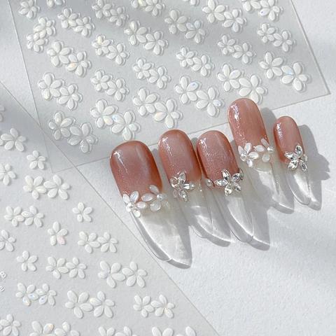 3D Geprägte Blumen Nagelkunst Aufkleber Weiße Fünfblättrige Blüten Irisierend Muschelglanz Selbstklebend DIY Damen Nagelaufkleber