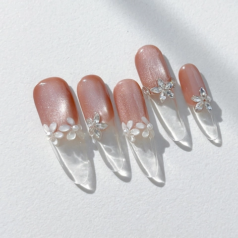 3D Geprägte Blumen Nagelkunst Aufkleber Weiße Fünfblättrige Blüten Irisierend Muschelglanz Selbstklebend DIY Damen Nagelaufkleber