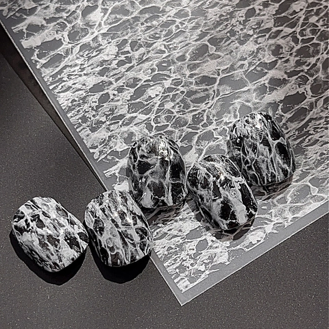 Elegante Smudge Weiße Marmor Nagelkunst-Aufkleber Selbstklebend Minimalistische Zarte Nagel-Decals Für Damen DIY Maniküre YT5047