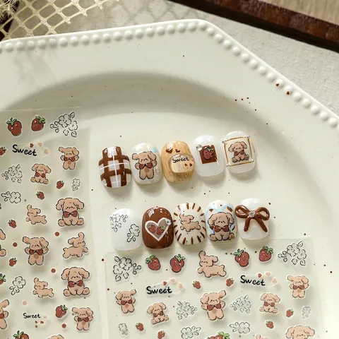 Pegatinas de Uñas Lindas Oso Fresa 3D en Relieve Dibujos Animados Calcomanías de Uñas Estilo Sweet Flores DIY Decoración de Uñas Mujer