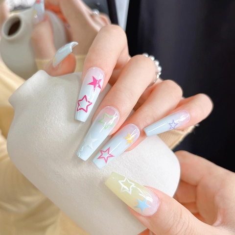 Autocollants pour Ongles Colorés Étoile Cœur Ultra Minces Auto-adhésifs pour Décoration de Manucure DIY Accessoires Ongles