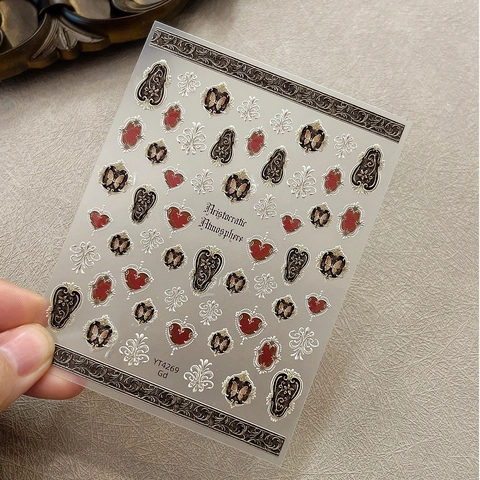Retro Barok Nagelstickers Hart Vlinder 3D Reliëf Zelfklevende Manicure Decals Goud Rood Luxe Vintage Nageldecoratie