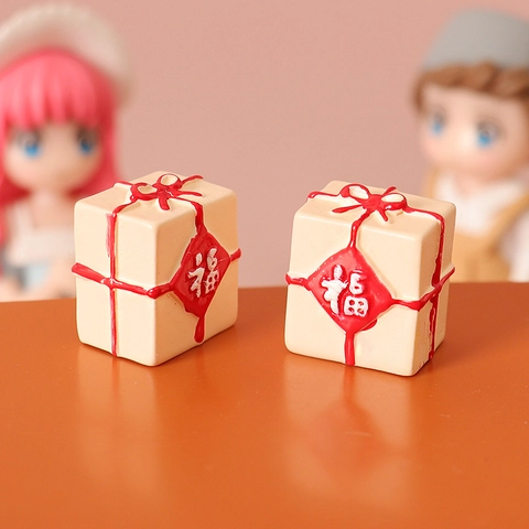 Miniatur Chinesischer Stil Fu-Schriftzeichen Geschenkbox Harz Modell Für Puppenhaus DIY Mikrolandschaft Schreibtisch Ornament