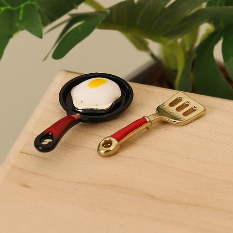 Miniatur Simulation Bratpfanne Ei Und Pfannenwender Set Legierung Emaille Miniatur Küchenutensilien Für Puppenhaus DIY Zubehör