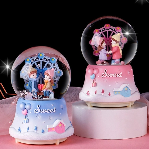 Carillon a Sfera di Cristallo Romantica Coppia Ruota Panoramica Con Luci LED Neve Resina Vetro Decorazione per San Valentino Regalo di Compleanno