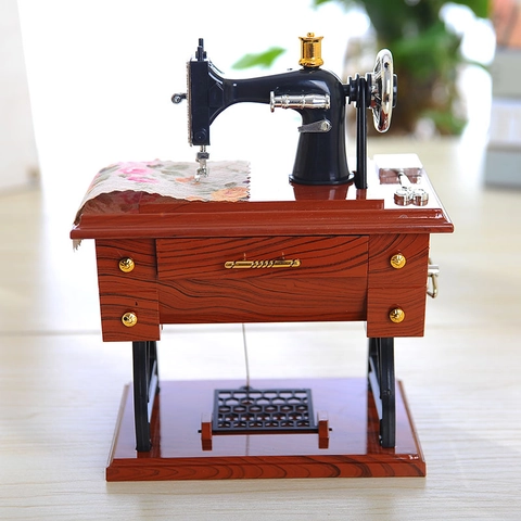 Boîte à Musique Machine à Coudre Vintage Résine Boîte Musicale Mécanique Avec Tiroir Fonctionnel Ornement de Table Rétro Déco