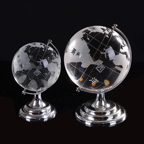 Moderno Globo di Cristallo Artificiale Minimalista Ornamento da Scrivania Con Supporto in Metallo Argento Mappa del Mondo Smerigliata Sfera di Cristallo Decorativa