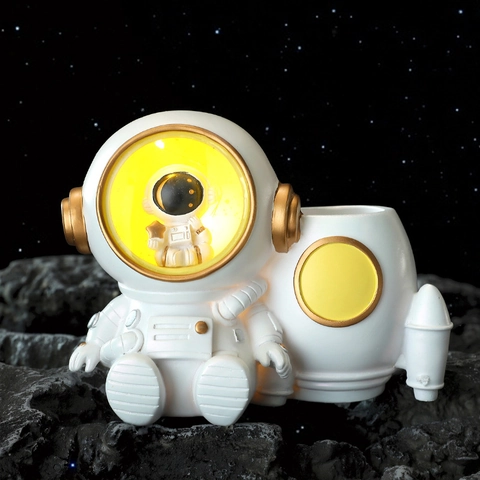 Astronaut Rocket Pen Holder Night Light Resin Desktop Ornament Office Organizer Student Creative Stationery Gift Light