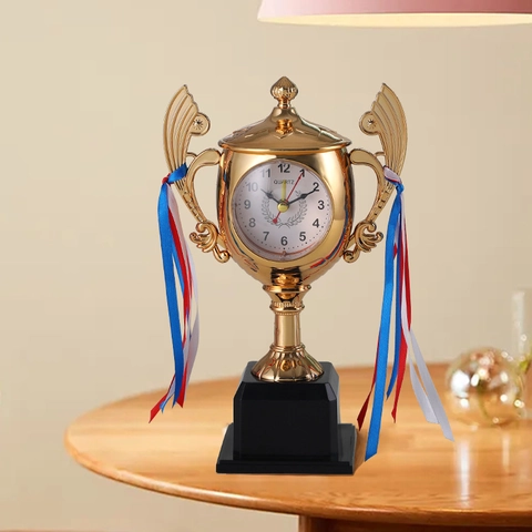 Retro Pokal Wecker Vintage Schüler Preis Schule Auszeichnung Galvanisiert Gold Silber Bronze Quarz Tischuhr Schreibtisch Deko Geschenk