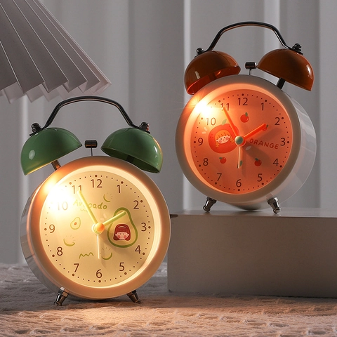 Sveglia Moderna a Doppia Campana Con Luce Notturna Silenziosa Analogica a Batteria in Metallo per Comodino Bambini Serie Frutta