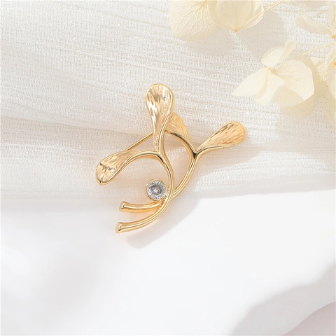 Spilla a Foglia di Ginkgo di Alta Qualità Stile Francese in Rame Placcato Oro con Zirconia per Donna Gioielli Eleganti per Abito