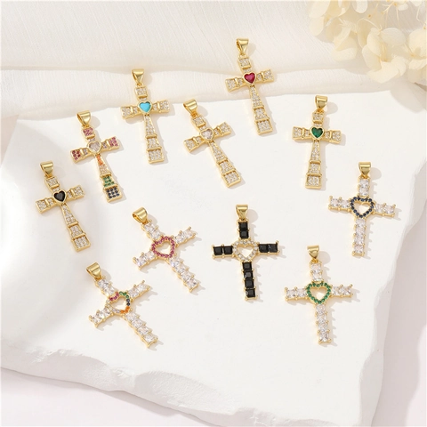 14K Vergoldeter Kupfer Zirkonia Kreuz Anhänger Für Damen Herzmitte Strass Religiöser Schmuck Halskette Accessoire