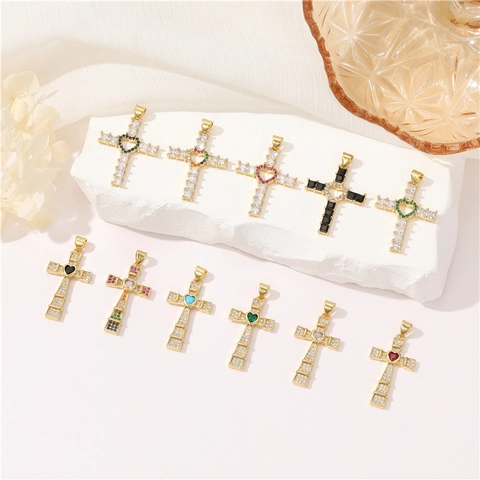 14K Vergoldeter Kupfer Zirkonia Kreuz Anhänger Für Damen Herzmitte Strass Religiöser Schmuck Halskette Accessoire