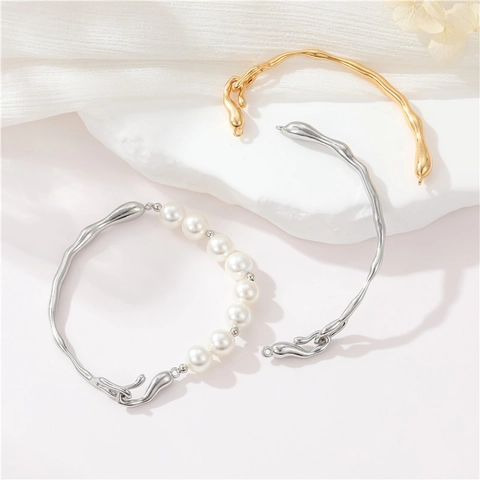 Französischer Vintage Unregelmäßiges Flüssiges Metall Künstliche Perlenarmband Für Damen 14K Vergoldet Kupfer Armreif Minimalist Schmuck